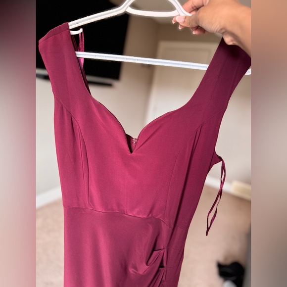 Burgundy formal/bridesmaid gown size 8. Sweetheart neckline with knee slit - Picture 5 of 5